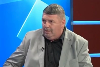 Đilasov odbornik BRUTALNO napao novinara lista "Palež"! Polomio mu sve po kancelariji!