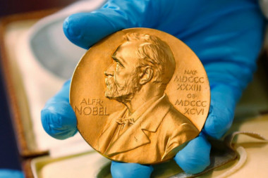 SADA BOLJE RAZUMEMO UNIVERZUM: Naučnici Penrouz, Gencel i Gez dobili Nobela za fiziku