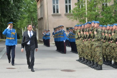 Ministar Vulin otkriva: I ja idem na vojnu obuku