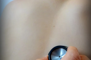 NEMAR RODITELJA U PULI DOVEO DETE U TEŠKO STANJE: Satima bilo zatvoreno u kolima na vrućini