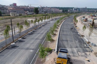 (FOTO) OVO ĆE BITI JEDAN OD LEPŠIH BULEVARA U BEOGRADU: Vesić s ponosom objavio slike završnih radova