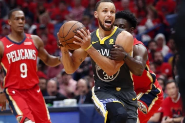 (VIDEO) Za njega nemoguće ne postoji: STEF KARI UME SVE SA LOPTOM!