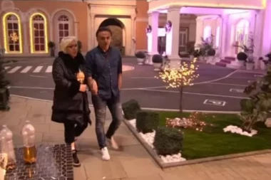 Zorica: DUŠKO JE ISFRUSTRIRANI GILIPTER KOJI GLUMI JE*AČA!