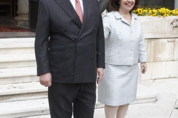 KRALJ JURI ZLATO PO AMERICI: Karađorđević traži 800 miliona evra!