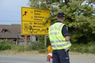 (FOTO, VIDEO) SRPSKI TELEGRAF U HRTKOVCIMA: Blokirani svi prilazi naselju i sve mere preduzete da se spreče okupljanja!