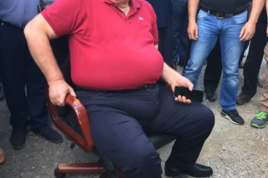 Šešeljeva kuća u Hrtkovcima ODUDARA OD DRUGIH!