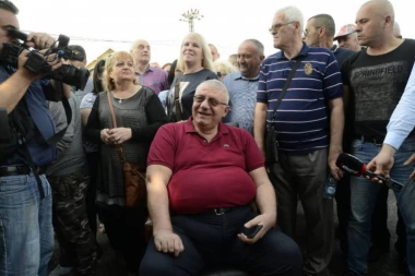 Šešelj opet provocira iz Hrtkovaca: Dobiće po nosu svako ko pokuša da zabrani kongres