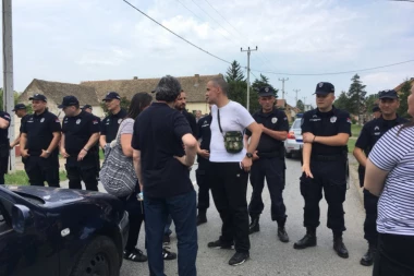 (FOTO, VIDEO) HRTKOVCI: Okršaj LDP-ovaca i radikala - nakon uvreda PALE I BATINE!