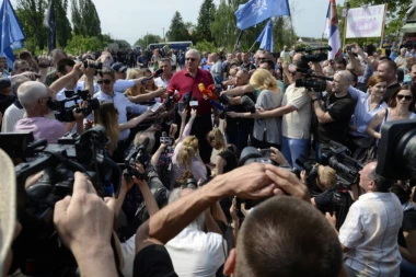 (FOTO) Blokada Hrtkovaca