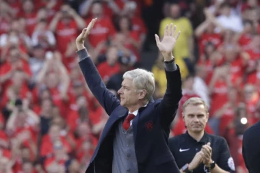 (VIDEO) Čelsi zakuvao borbu za LŠ, ČISTA PETICA ARSENALA NA VENGEROVOM OPROŠTAJU!