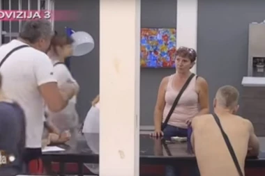 UDARAO GLAVOM U STUB IZ SVE SNAGE: Miki se ŽESTOKO POSVAĐAO SA PEVAČICOM!