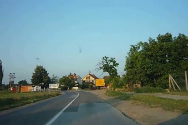 (FOTO) KOBNA TRKA AUTOMOBILIMA: OVO JE MLADIĆ KOJI JE STRADAO U JARKU