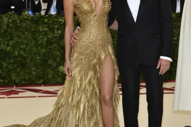 MUŽ IZ SNOVA: Bredli MASIRAO Irinu na PLAŽI!