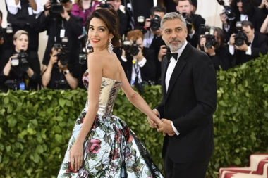 IPAK IM NIJE LAKO: Amal I Džordž Kluni pokazali BLIZANCE