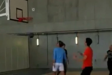 (VIDEO) MEKA RUKA: Nole pozvao Tea, Bogdana i Jokića na basket