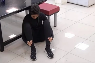 MINA PRIČALA ĐEKSONU O SAMOUBISTVU: Gledam ONAJ NOŽ, NOSIĆETE ME NA DUŠI!