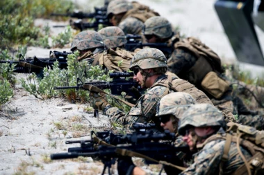 (VIDEO) Kako njima ne smeta korona?! MISTERIJA ISKRCAVANJA AMERIČKE VOJSKE U EVROPU!