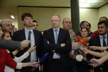 (VIDEO) ĐILAS POBEGAO SA SEDNICE!