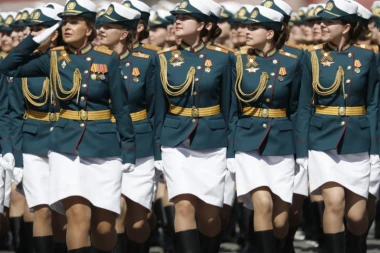 PONOSNA RUSIJA: PARADA POVODOM DANA POBEDE