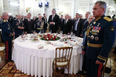 PUTIN I VUČIĆ ZAJEDNO OTPEVALI omiljenu pesmu srpskog predsednika!