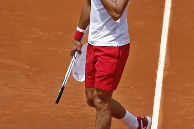 NOLE, SVAKA ČAST: Đoković podržao rivala na Rolan Garosu kome je preminula majka