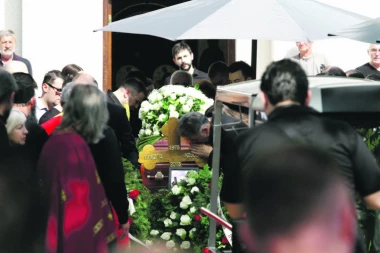 Vlasnik "Durmitora" sahranjen na Bežanijskom groblju: ESTRADA ISPRATILA STRADALOG UGOSTITELJA