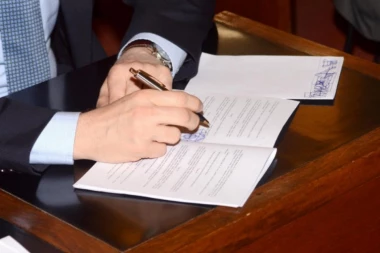 BIVŠI GRADONAČELNIK NA SEDNICI SKUPŠTINE ISCRTAO SVOJ PROGRAM: Ovo je Đilasov plan za Beograd!