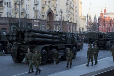ŠEF KREMLJA OBEĆAO VUČIĆU: Rusko oružje će štititi Srbiju - UZMITE PANCIR S I URAGAN SMERČ