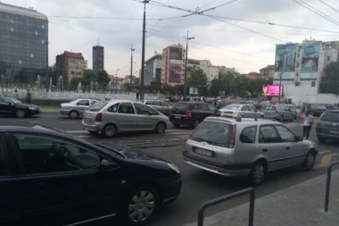 KO NE MORA, BOLJE DA NE KREĆE: Taksisti u ponedeljak blokiraju centar grada sve do ispunjenja zahteva