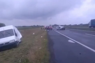 Srbin vozio 10 ilegalnih migranata, pa u Hrvatskoj sleteo s puta