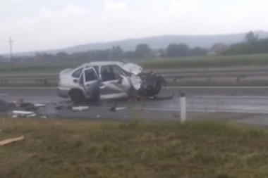 UŽASNA TRAGEDIJA U ČAČKU: Autobus smrskao auto u kome su bili vozač i dete