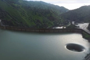 (VIDEO) "SVETA RUPA" IZGLEDA ZASTRAŠUJUĆE! Kao da guta sve pred sobom!