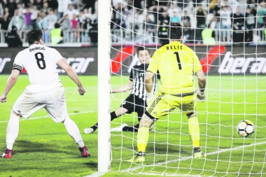 NEĆU U PENZIJU, RANO JE ZA FOTELJU!