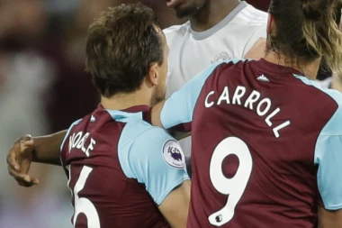 (VIDEO) Kapiten Vest Hema podivljao zbog Pogbe: NOBL GURAO I DAVIO FRANCUZA, SAIGRAČI IH JEDVA OBUZDALI!