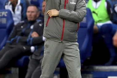 ZEMLJOTRES: Kokeza zvao Vengera da preuzme Srbiju, Francuz mu EKSPRESNO odgovorio!