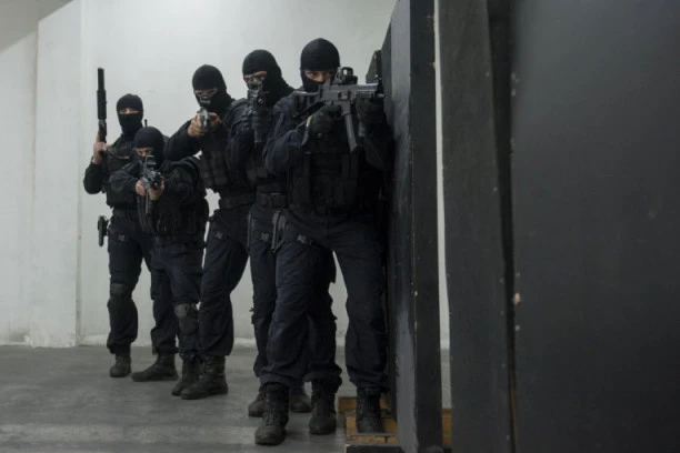 Opsadno stanje kod zgrade suda u Novom Sadu: Specijalci evakuisali sve zaposlene