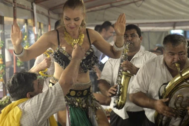 ODZVONILO TEZGAROŠIMA: Muzičari neće moći da nastupaju kao do sada, a crno se piše i vlasnicima kafana