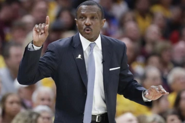 Proglašen za trenera sezone, pa dobio otkaz