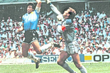 Dijego Maradona o "božjoj ruci": Ono je bilo istorijsko umeće, saigračima sam rekao da ćute i da me grle!