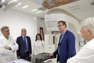 MEDICINSKE SESTRE RADE NAJTEŽI POSAO: Vučić najavio značajno povećanje plata u zdravstvu