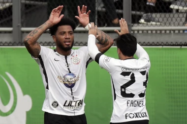 Fagner spreman da zameni Alvesa