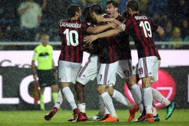 MILAN SE NE ZAUSTAVLJA: Stigao i Urugvajac!