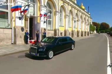 (VIDEO) PUTINOV "KORTEŽ" ZGAZIO TRAMPOV "KADILAK": Uporedili su limuzine najvećih lidera sveta!