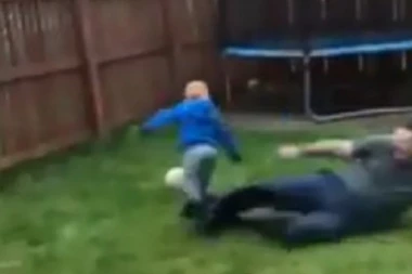 (VIDEO) Fudbal je više od strasti: Otac i brutalan start na četvorogidšnjem sinu