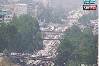 SAOBRAĆAJ U BEOGRADU U TOTALNOM HAOSU: Na auto-putu pakao!