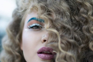 Sprečite opadanje kose: Dodajte u šampon ova tri sastojka!