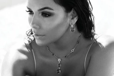 Eva Longorija se slikala POLUGOLA pred porođaj!