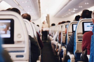 Evo zašto putnici aplaudiraju kada avion sleti?