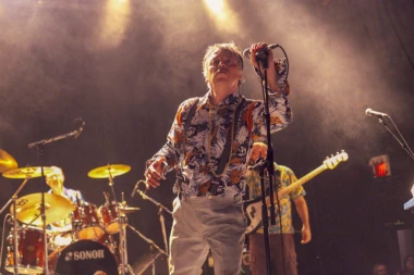 PRED UTAKMICU SRBIJA-ŠVAJCARSKA: Na Trgu Nikole Pašića nastupa Nele Karajlić