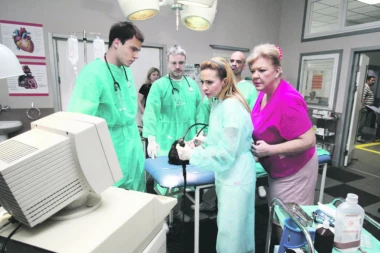 Već pet meseci snima se "Urgentni centar", glumcima ne daju mira: Na pijaci ih  zaustavljaju  da ih leče!